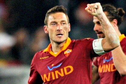 francesco totti a segno contro la roma