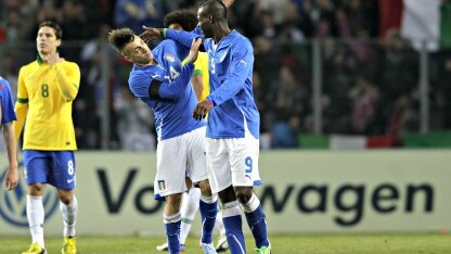 mario balotelli accanto a El Shaarawy