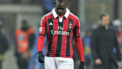 mario balotelli esce dal campo