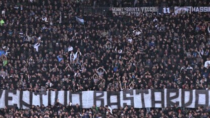 lo striscione contro i tifosi della juve