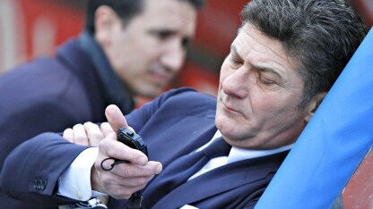 il tecnico del napoli in panchina