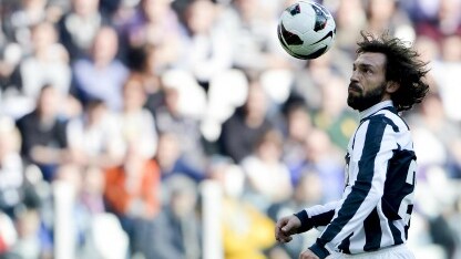 pirlo controlla palla di testa