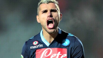 valon behrami in azione