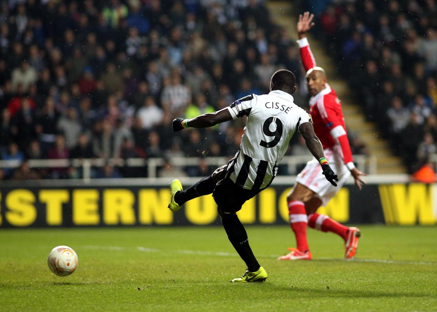 l'attaccante del newcastle prenderebbe il posto di lewandowski
