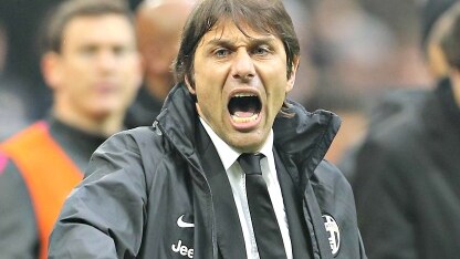 il tecnico della juve antonio conte a san siro