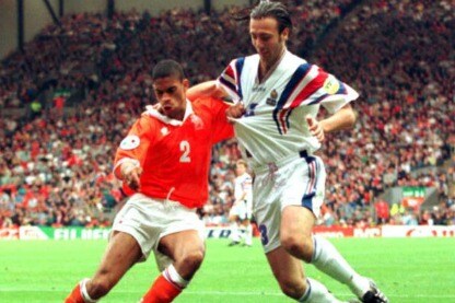 eric di meco con la maglia della nazionale francese