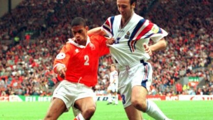 eric di meco con la maglia della nazionale francese