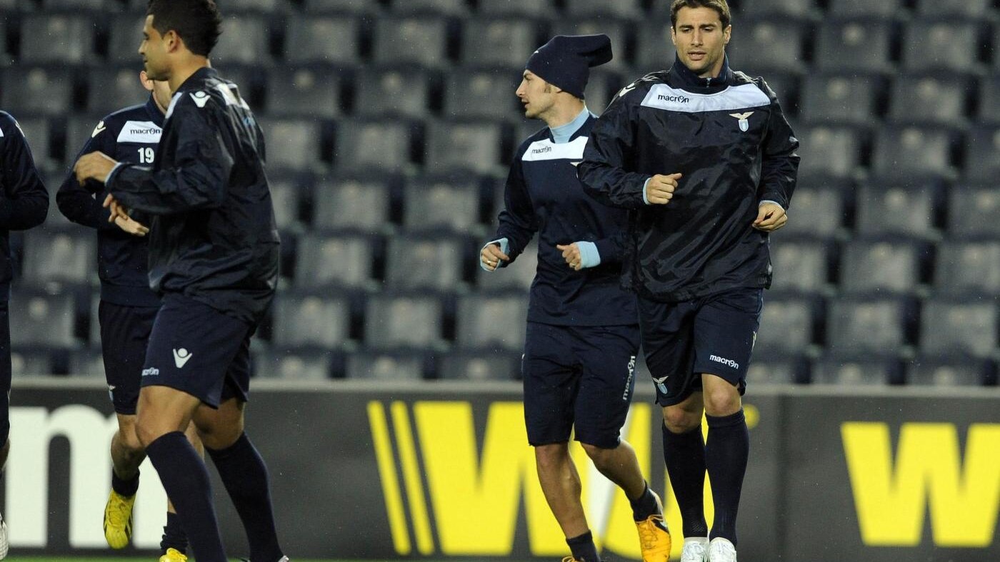 Petkovic lascia in panchina Klose, in avanti giocherà Kozak. In difesa ci saranno Gonzalez e Ciani, in mezzo al campo ci sarà ancora Onazi.