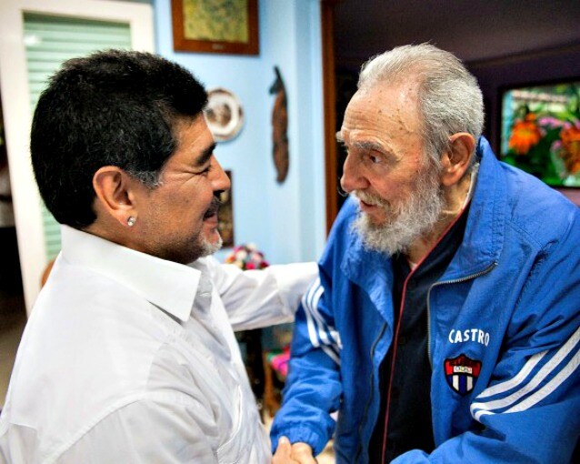 maradona accanto a fidel castro