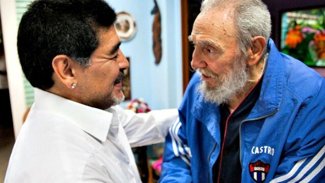 maradona accanto a fidel castro