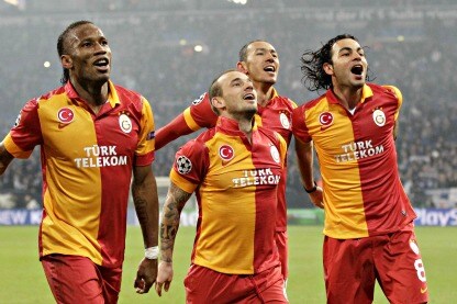 wesley esulta con drogba
