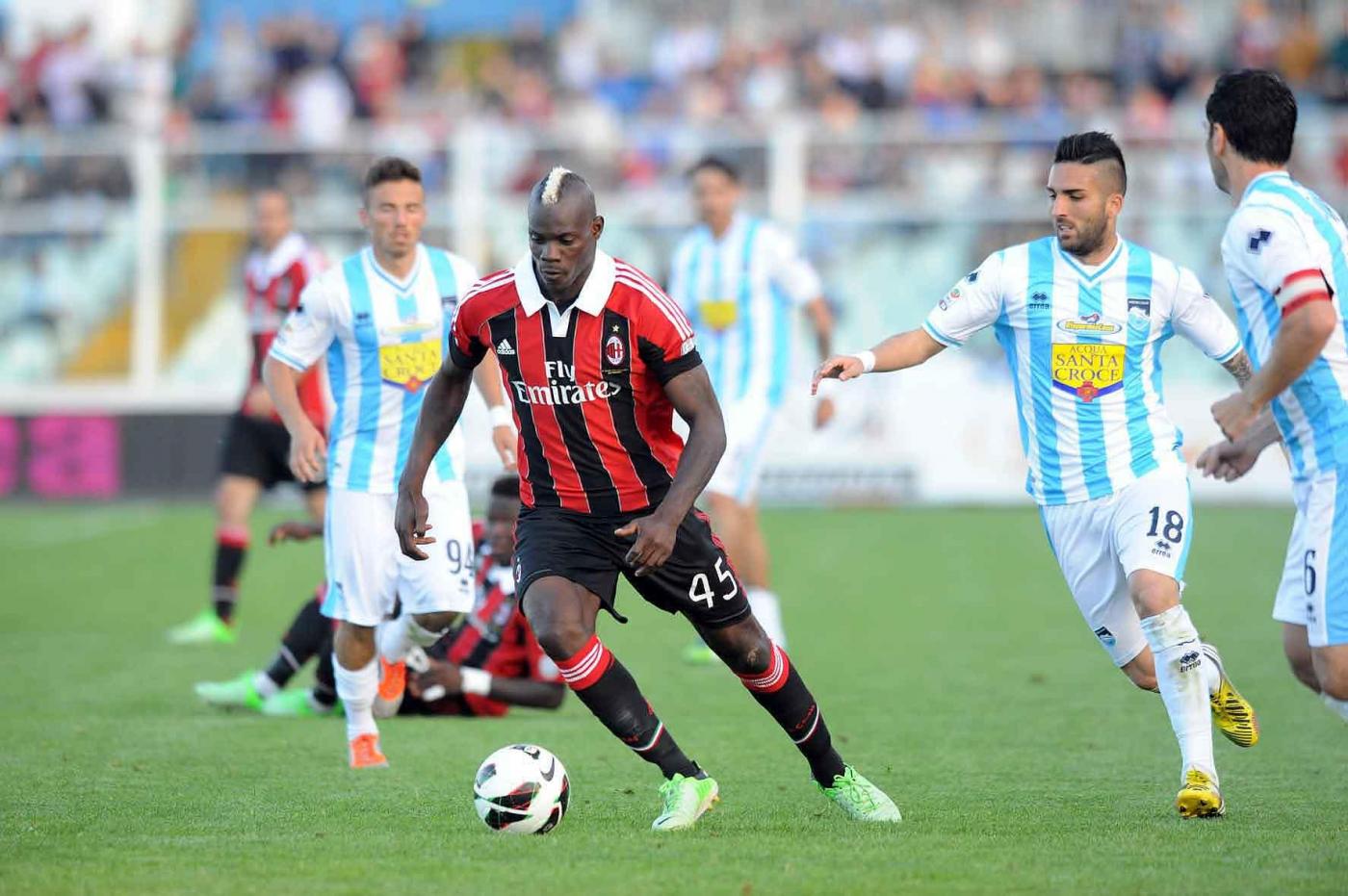 attacco febbrile per l'attaccante rossonero