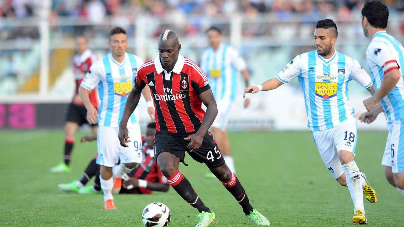 attacco febbrile per l'attaccante rossonero