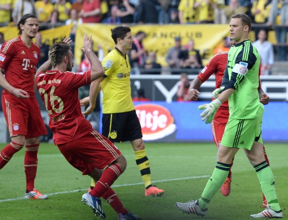 Neuer ha parato un rigore a Lewandowski, Rafinha è stato espulso. Klopp ha perso per infortunio Gundogan.