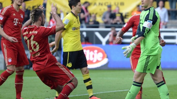 Neuer ha parato un rigore a Lewandowski, Rafinha è stato espulso. Klopp ha perso per infortunio Gundogan.