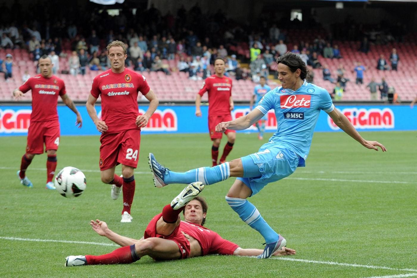 Cavani cerca il 100esimo gol con la maglia del Napoli