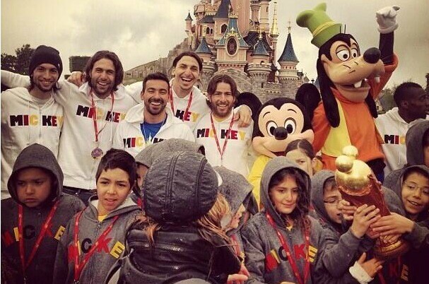 ibra e lavezzi a disneyland