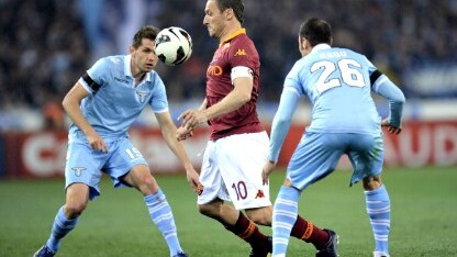 totti nel derby con la lazio