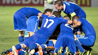 L'esultanza degli Azzurrini per il pari di Bertolacci