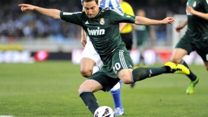 El Pipita in azione con la maglia del Real