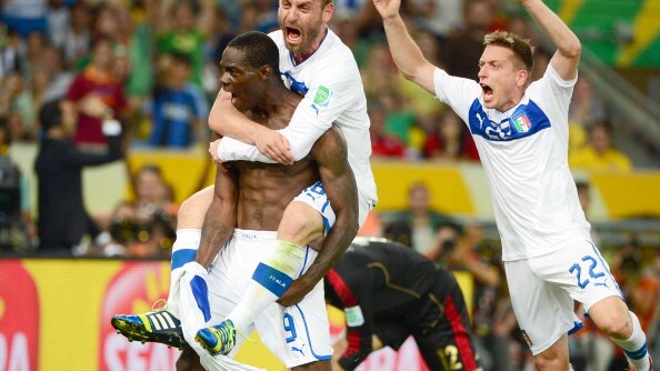 Balotelli segna Italia Messico