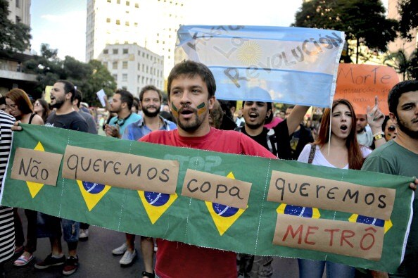 un'immagine di un manifestante