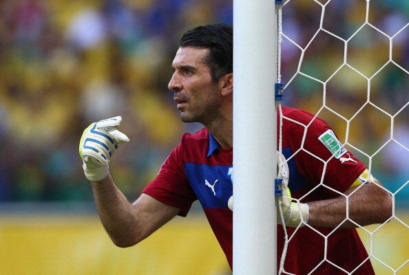 buffon tra i pali dell'italia