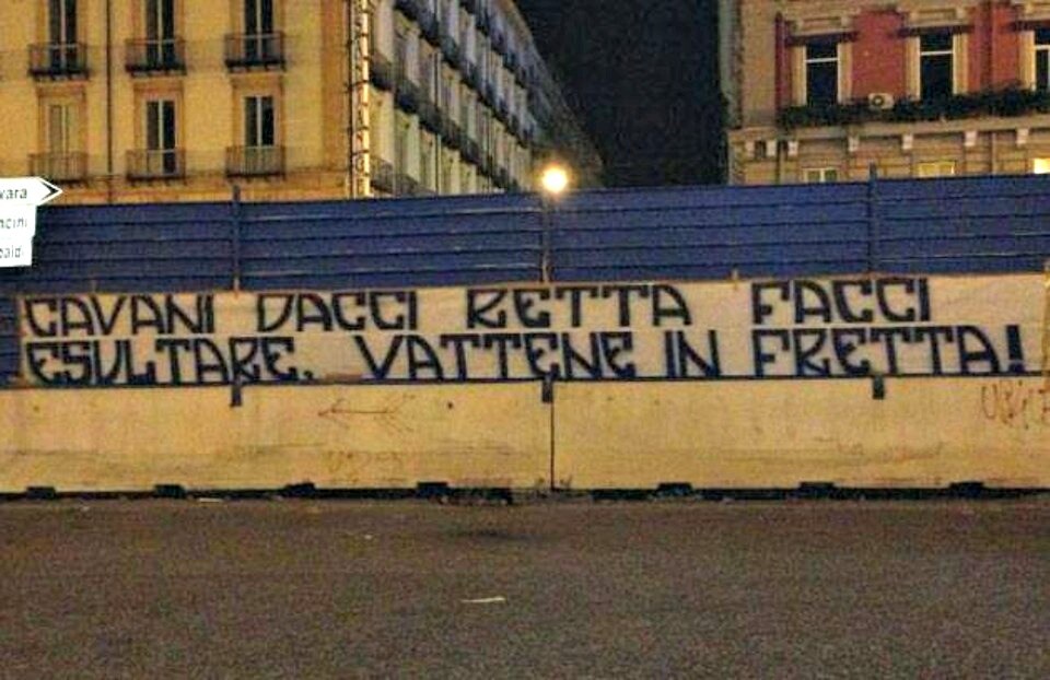 lo striscione contro cavani