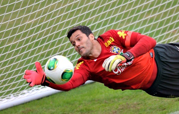 julio cesar tra i pali del brasile