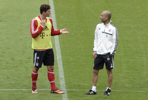 gomez dialoga con guardiola