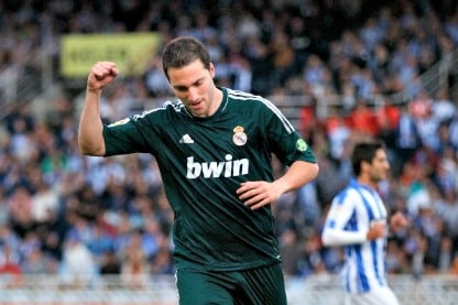 gonzalo higuain del real madrid esulta