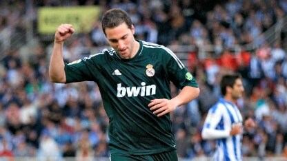 gonzalo higuain del real madrid esulta