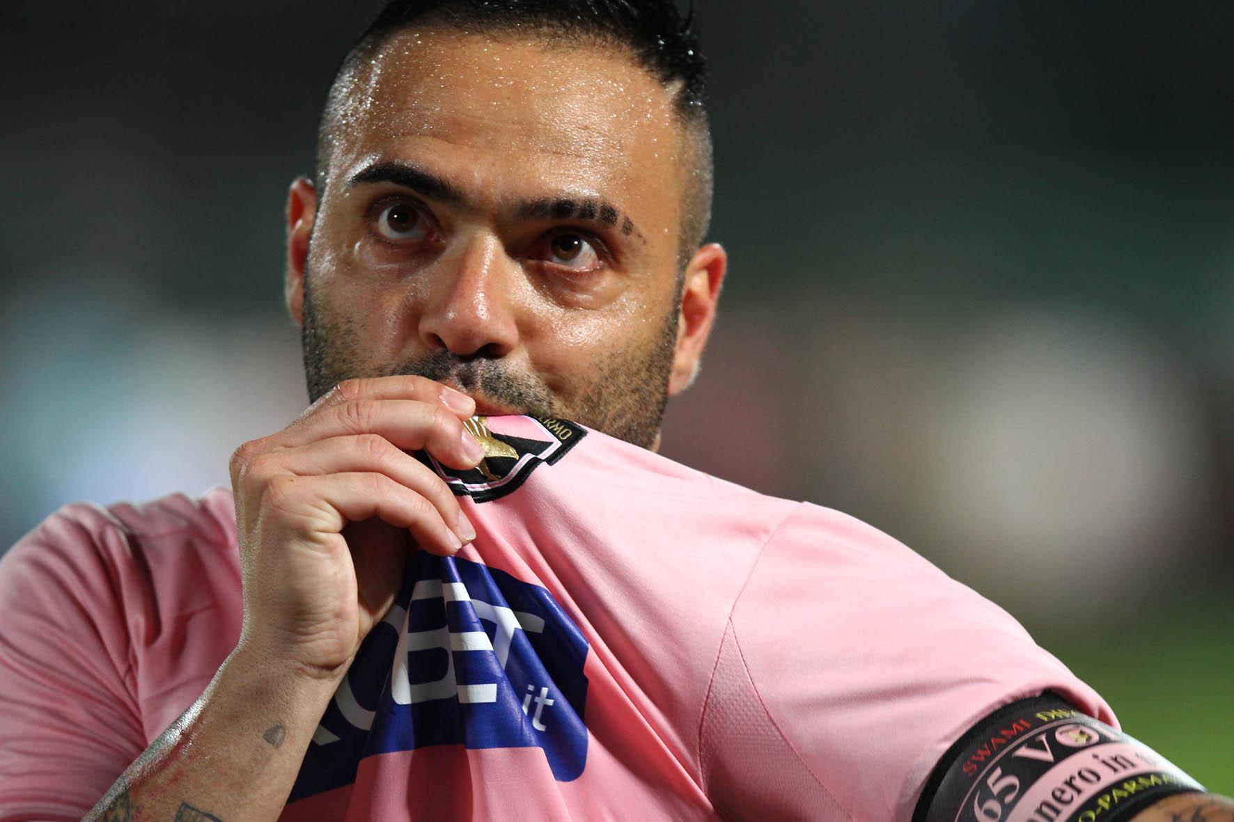 miccoli bacia la maglia