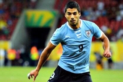 luis suarez con la maglia della celeste