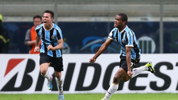 vargas e fernando esultano dopo un gol