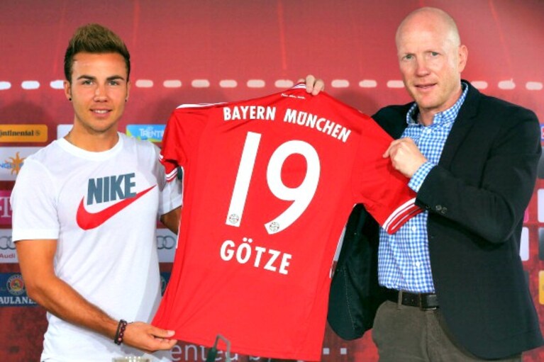 mario goetze con la maglia della nike