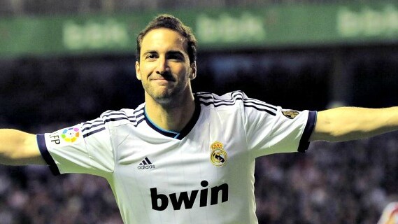 gonzalo higuain in azione