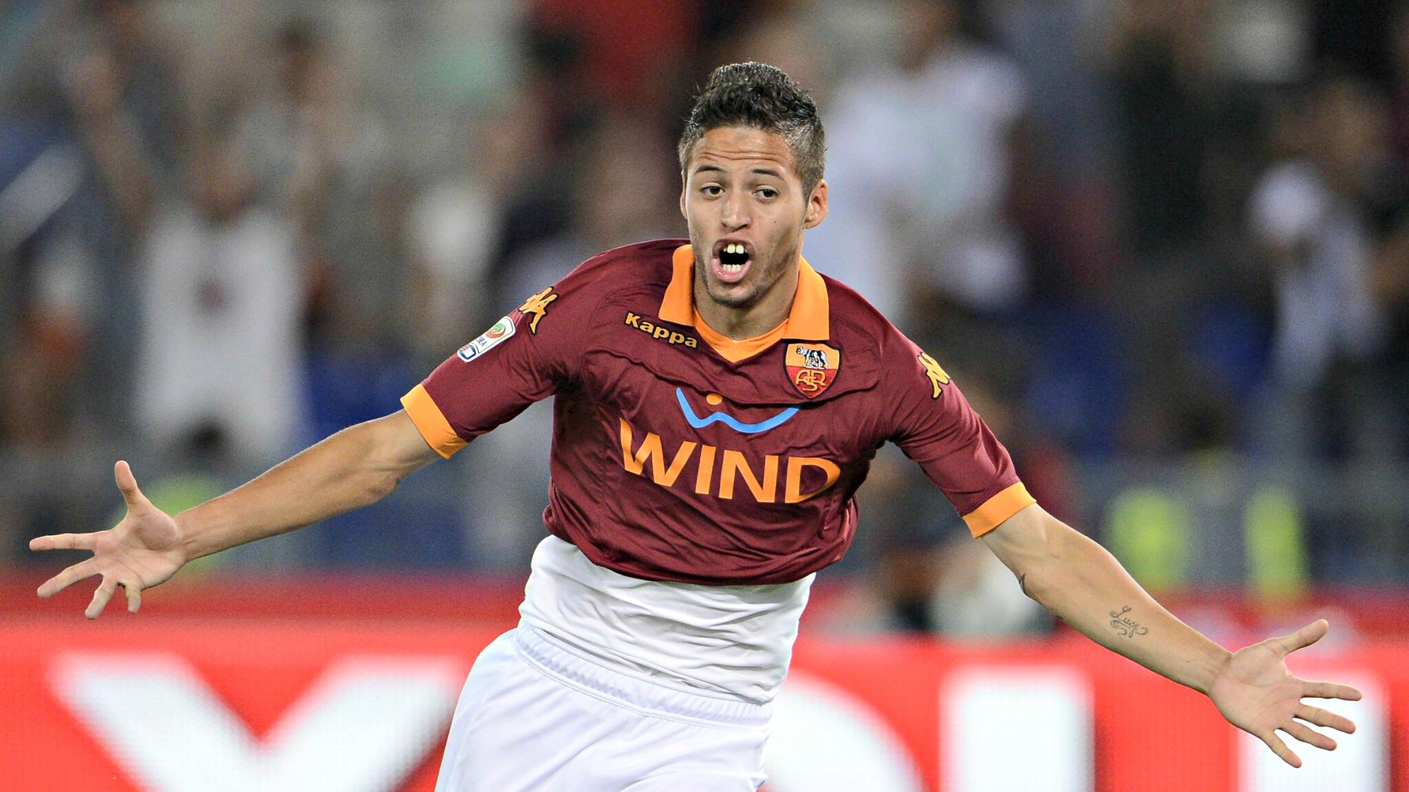 nico lopez con la maglia della roma