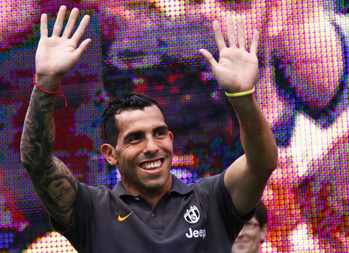 Tevez: "Voglio riscrivere la storia della Juventus, sogno la Champions League"