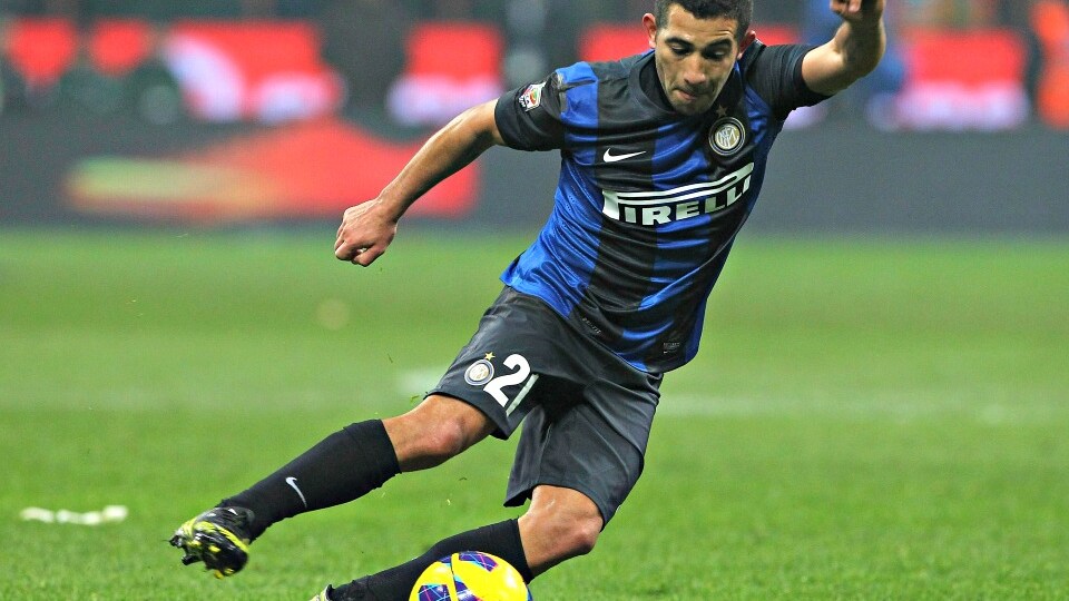 walter gargano in azione con l'inter