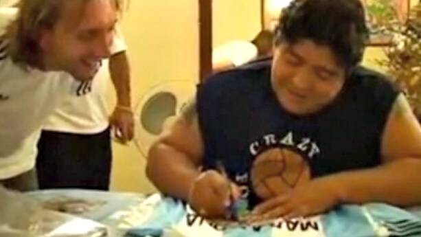maradona firma la pace tra livorno e pisa