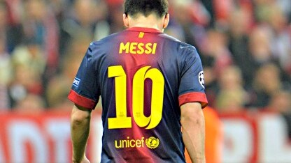 lionel messi di spalle