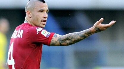 radja nainggolan in azione