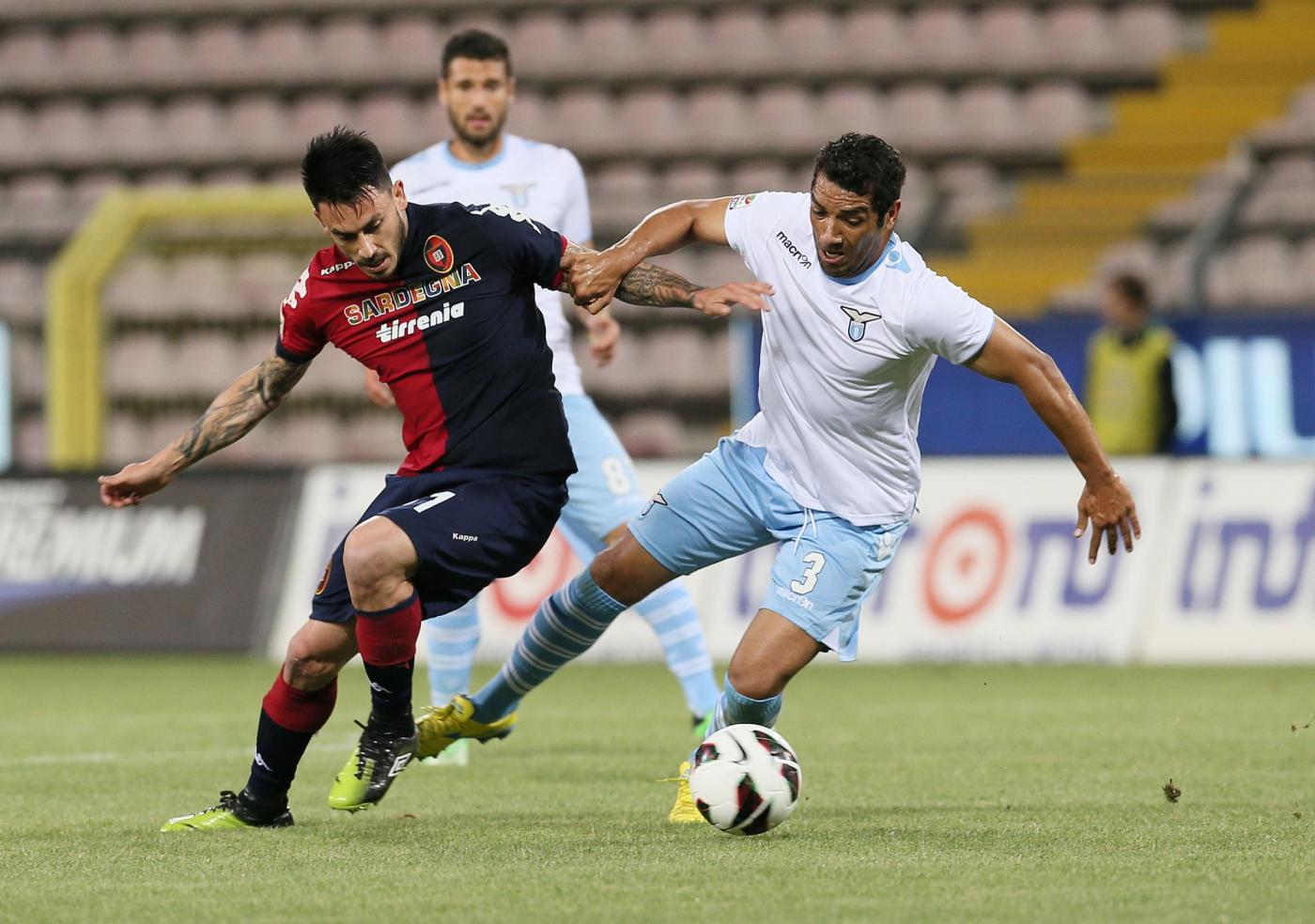 il verona pensa all'attaccante cileno