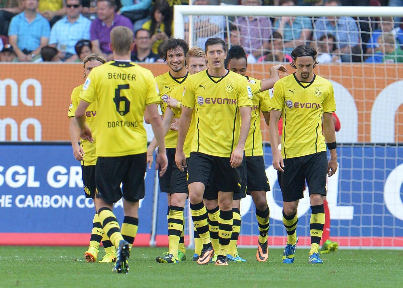 Borussia Dortmund-Amburgo 6-2, doppiette di Lewandowski e Aubemayang