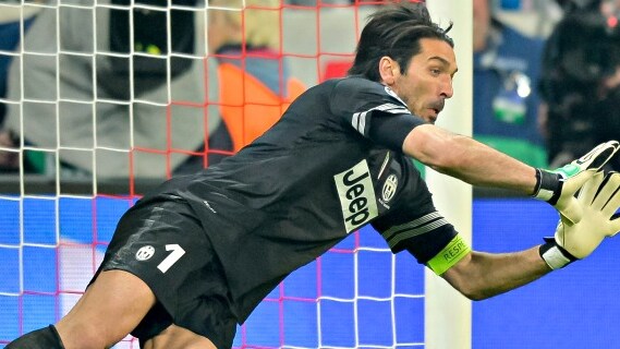 gigi buffon in azione