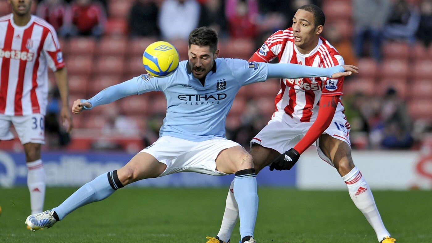 il giocatore dello stoke city accusato di aver investito un ciclista