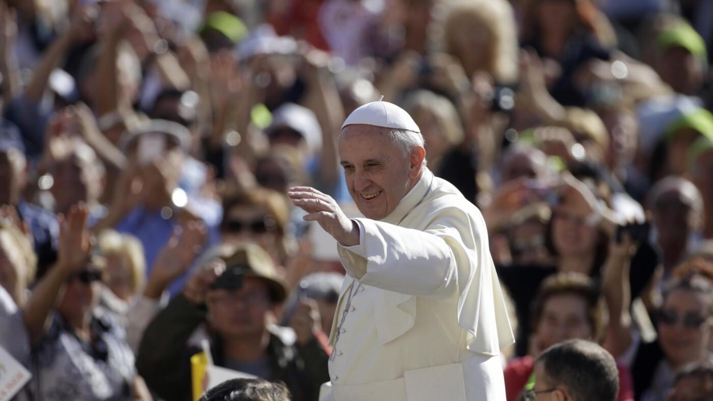 Papa Francesco ha ricevuto la tessera ufficiale del Genoa