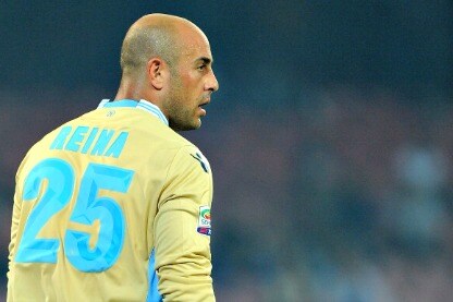pepe reina tra i pali del napoli