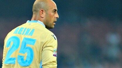 pepe reina tra i pali del napoli